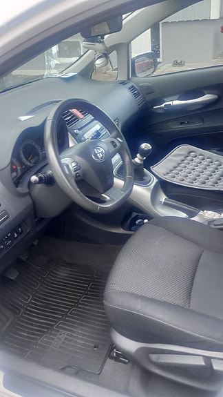 Toyota Auris 4 of 5