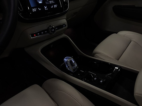 Volvo XC40 13 of 24