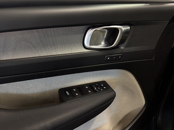 Volvo XC40 10 of 24