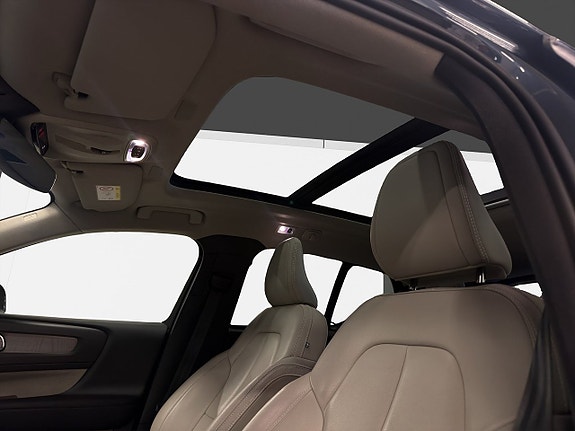 Volvo XC40 14 of 24