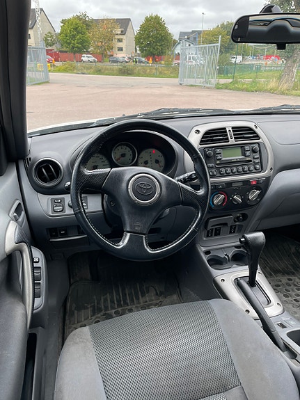 Toyota RAV4 7 of 7