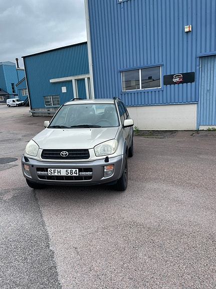 Toyota RAV4 2 of 7