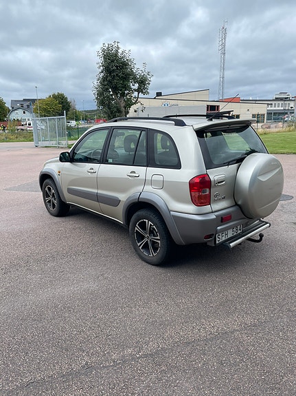 Toyota RAV4 5 of 7