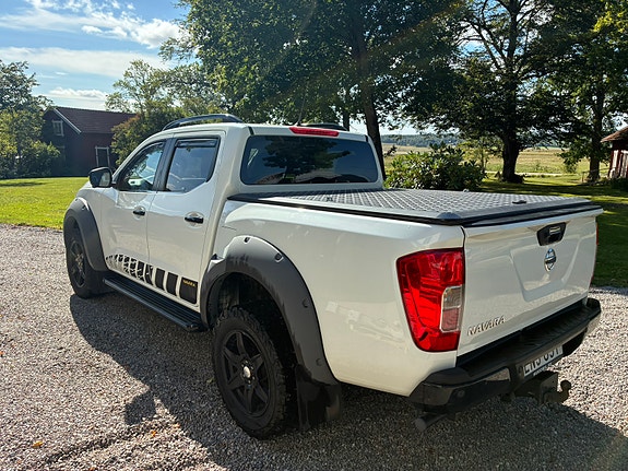 Nissan Navara 2 of 10