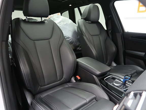 BMW iX3 25 of 30