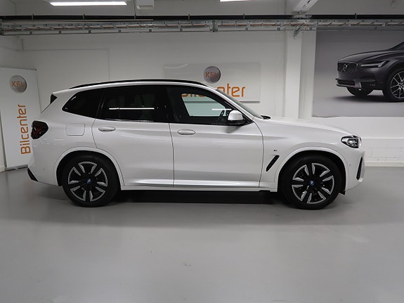 BMW iX3 6 of 30