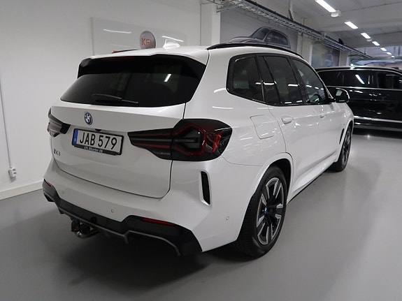BMW iX3 7 of 30