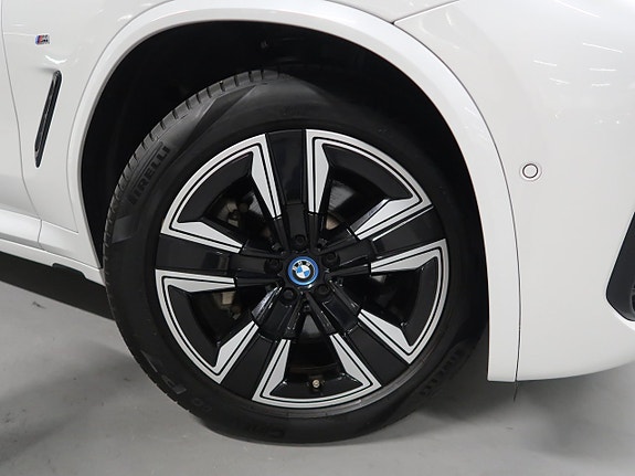 BMW iX3 13 of 30