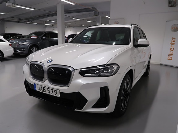 BMW iX3 10 of 30