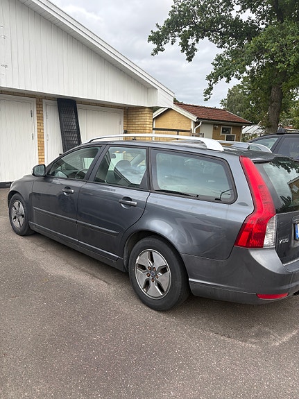 Volvo V50 2 of 7