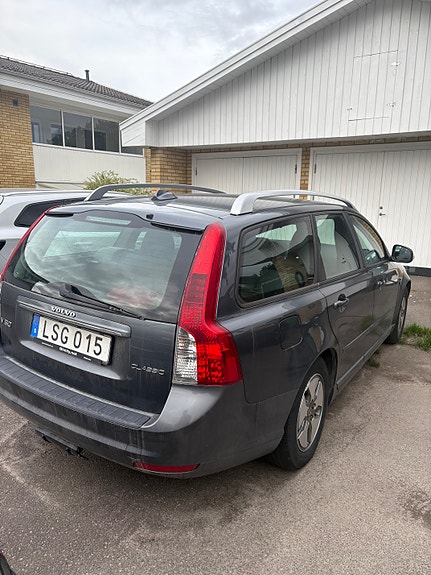 Volvo V50 3 of 7