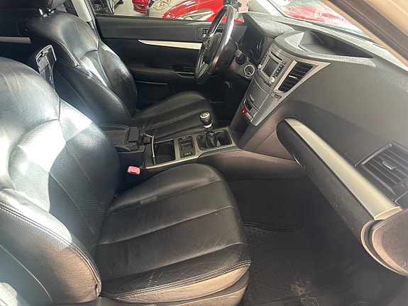 Subaru Outback 9 of 14