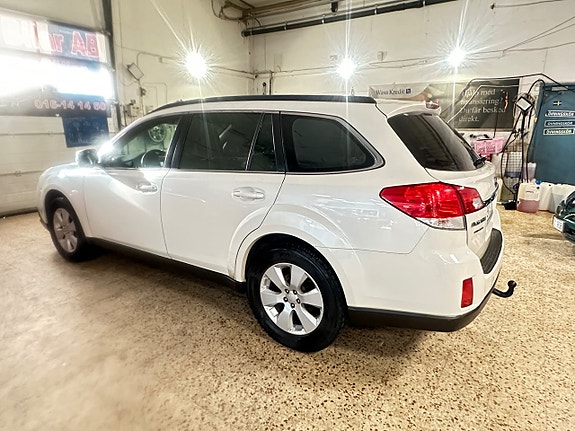 Subaru Outback 5 of 14