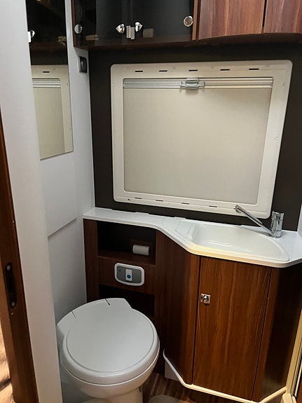 Adria Matrix Supreme 687 SLT 4 of 10