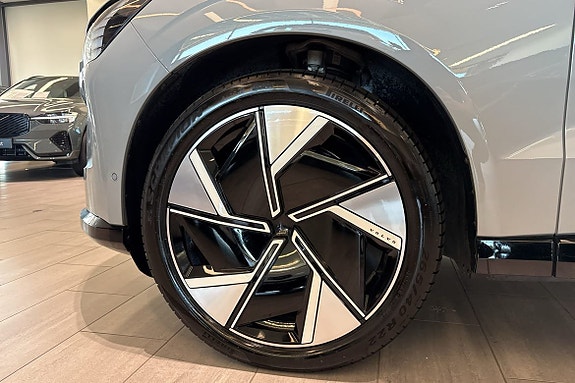 Volvo EX90 19 of 30