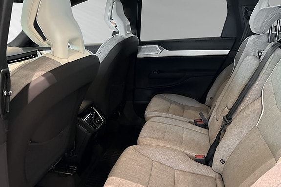 Volvo EX90 8 of 30