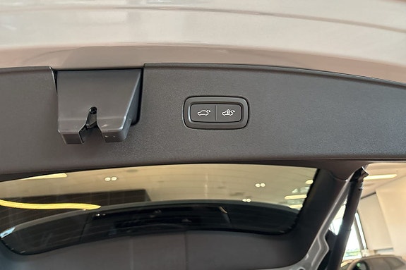 Volvo EX90 15 of 30