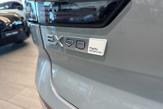 Volvo EX90 12 of 30