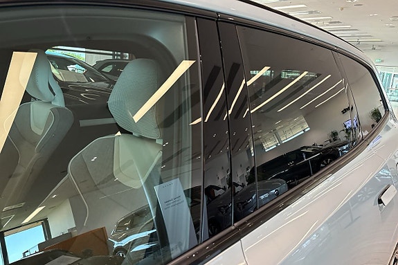 Volvo EX90 17 of 30