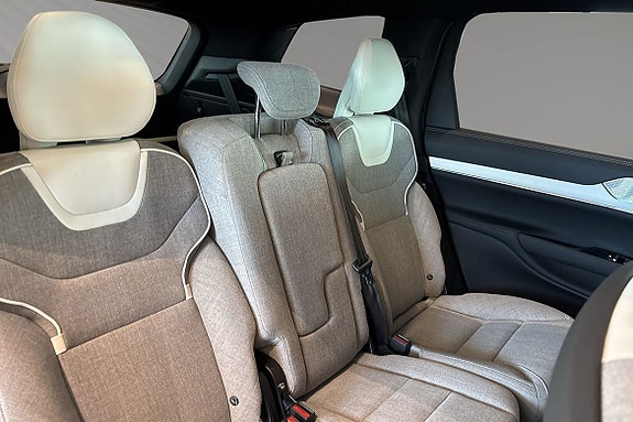 Volvo EX90 11 of 30