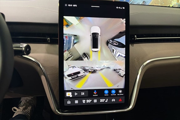Volvo EX90 18 of 19