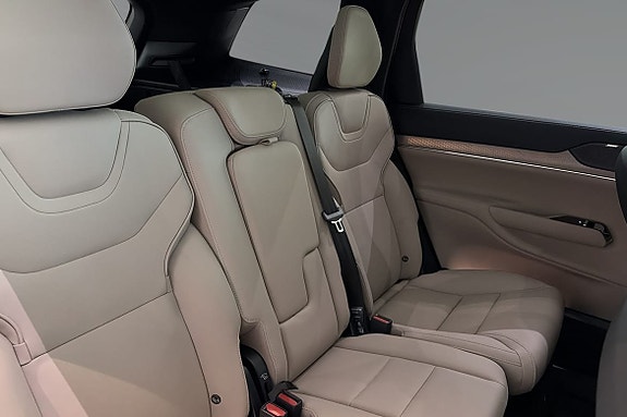 Volvo EX90 11 of 19