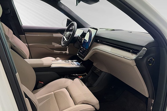 Volvo EX90 10 of 19