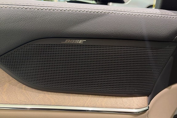 Volvo EX90 16 of 19