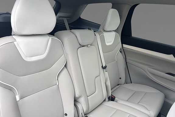 Volvo EX90 11 of 15