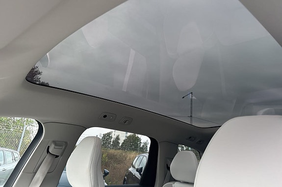 Volvo EX90 13 of 15