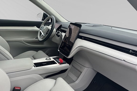 Volvo EX90 10 of 15