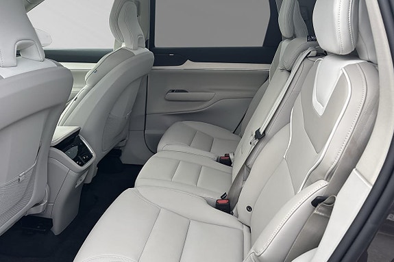 Volvo EX90 8 of 15