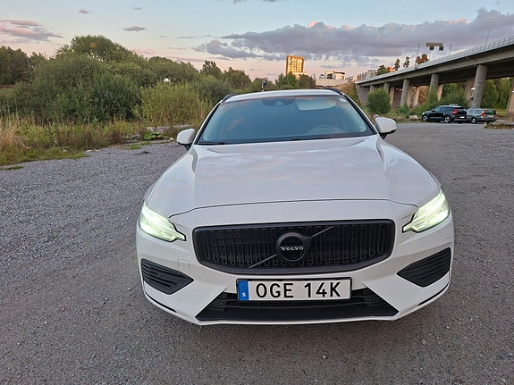 Volvo V60 2 of 14