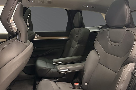 Volvo EX90 9 of 25