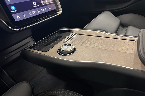 Volvo EX90 18 of 25