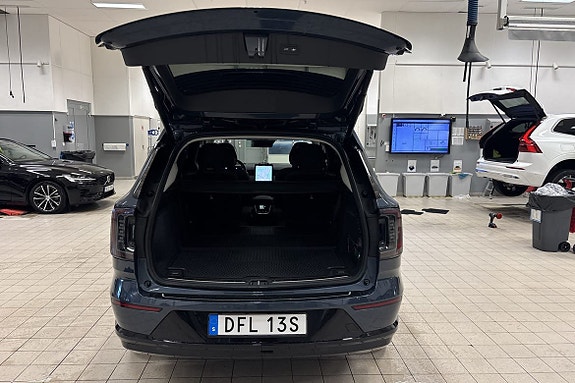 Volvo EX90 14 of 25
