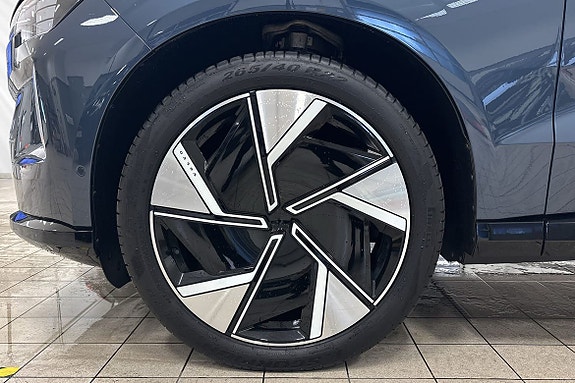 Volvo EX90 10 of 25