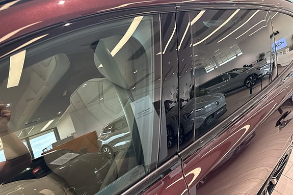Volvo EX90 17 of 30