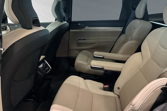 Volvo EX90 8 of 30