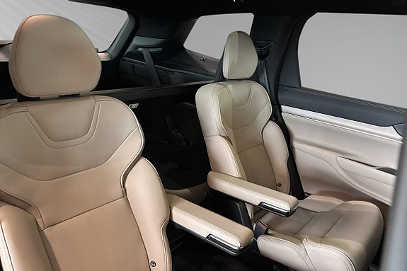 Volvo EX90 11 of 30