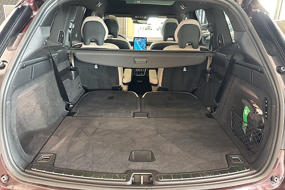 Volvo EX90 13 of 30