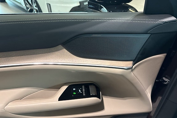 Volvo EX90 24 of 30