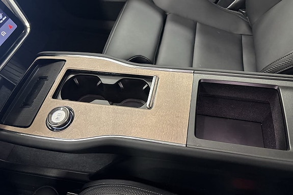 Volvo EX90 17 of 25