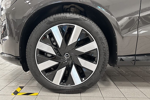 Volvo EX90 10 of 25