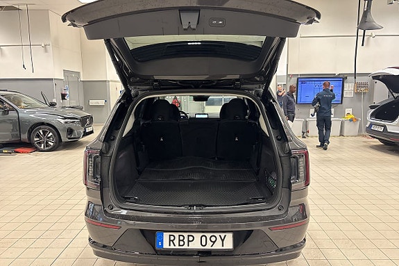 Volvo EX90 14 of 25