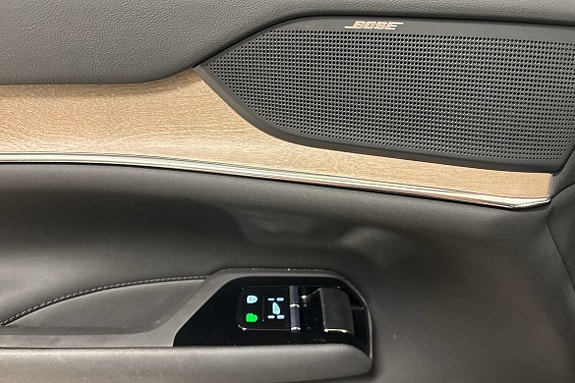 Volvo EX90 18 of 25
