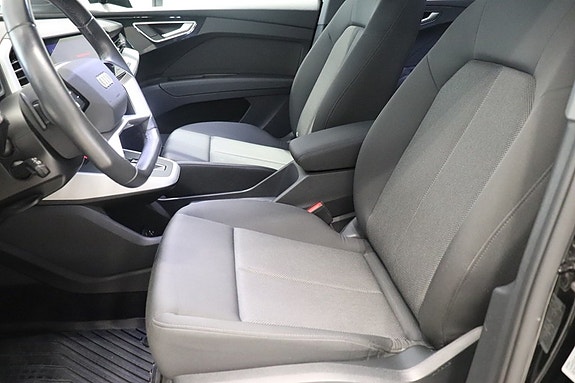 Audi Q4 e-tron 8 of 12