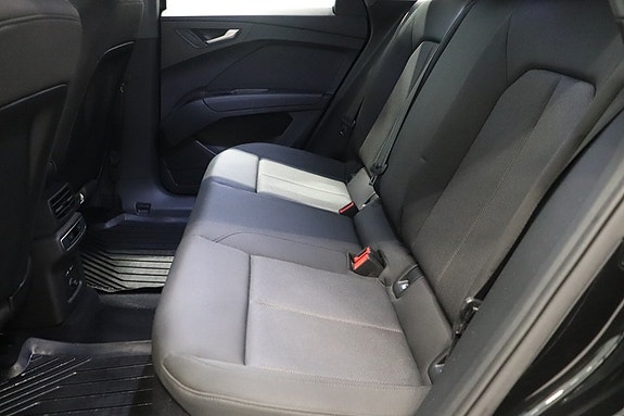 Audi Q4 e-tron 9 of 12