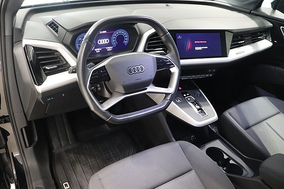 Audi Q4 e-tron 7 of 12