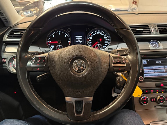 Volkswagen Passat 16 of 27